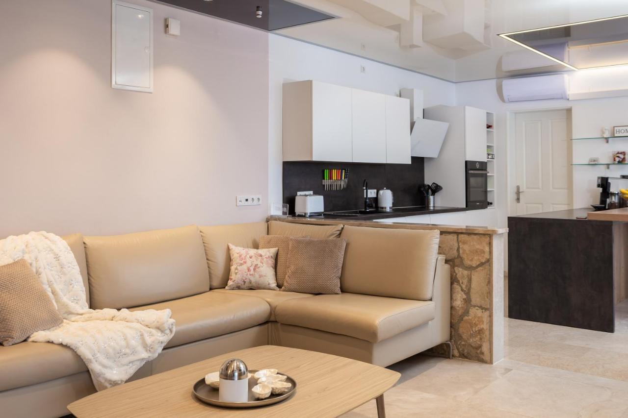 Beachfront Holiday Home - Private Heated Pool Mimice Zewnętrze zdjęcie