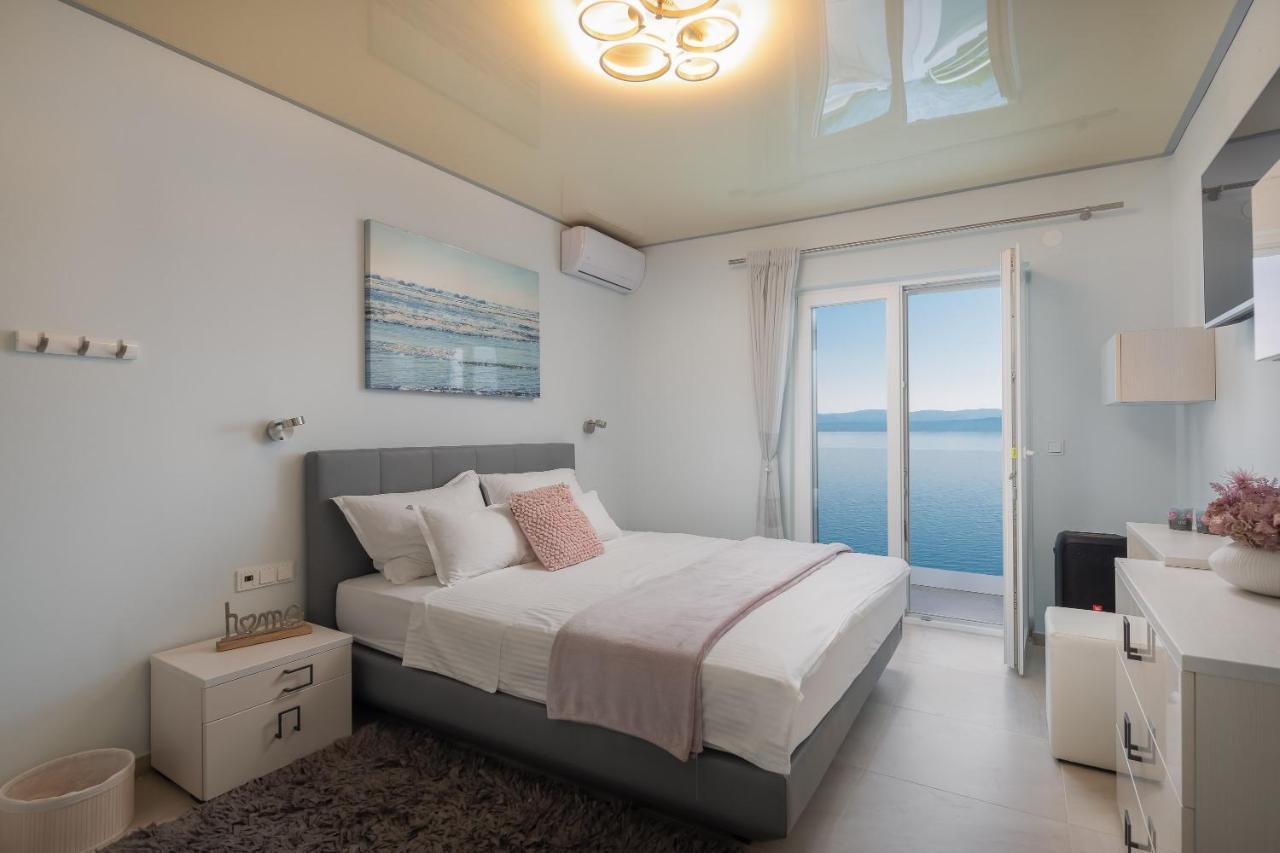 Beachfront Holiday Home - Private Heated Pool Mimice Zewnętrze zdjęcie