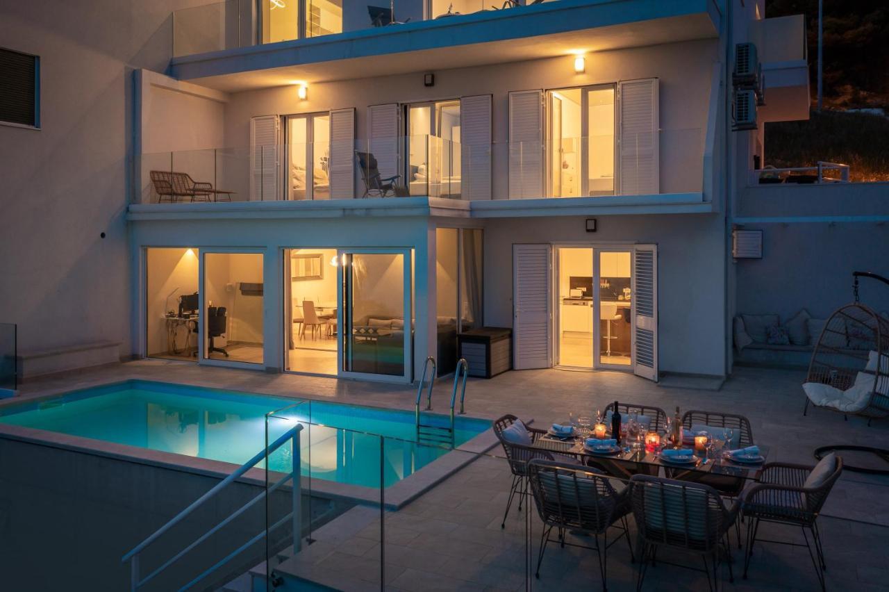 Beachfront Holiday Home - Private Heated Pool Mimice Zewnętrze zdjęcie